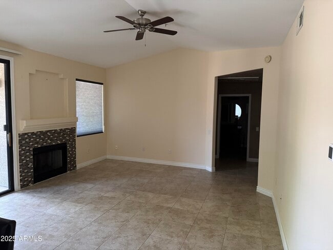 Foto del edificio - 15380 N 100th St