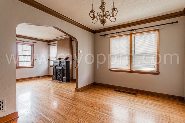 Building Photo - Unique 2 Bedroom / 1 Bathroom Duplex | Bla...