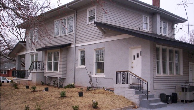 Building Photo - 2600 N Robinson Ave