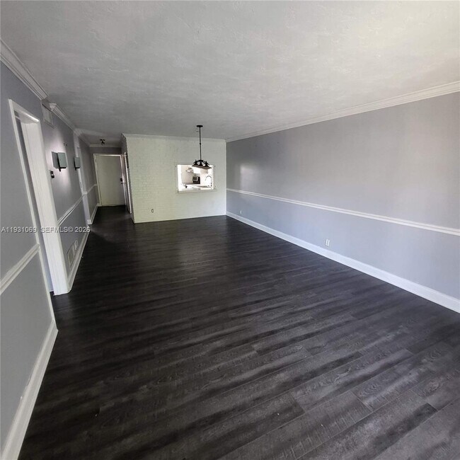 Foto del edificio - 240 Galen Dr