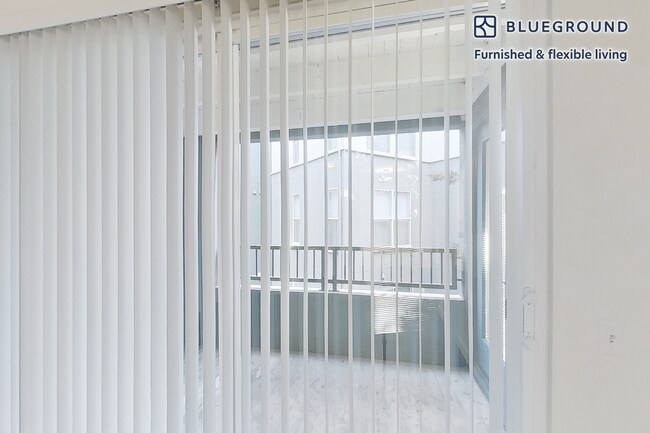 Foto del edificio - 1257 Lakeside Dr