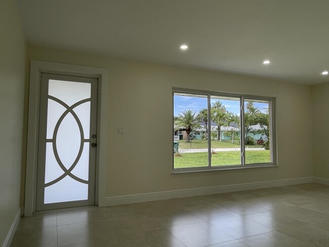 Building Photo - 127 1st Ave