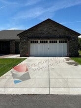 Building Photo - 637 Country Club Cir