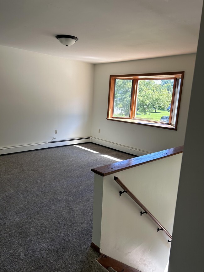 Building Photo - 607 S Rainbow Dr