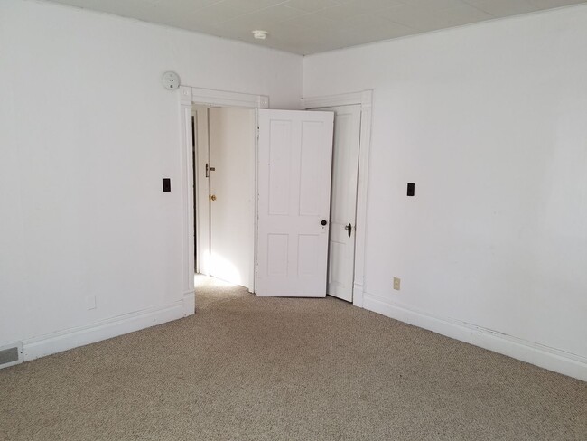 Building Photo - 2115 Walnut St