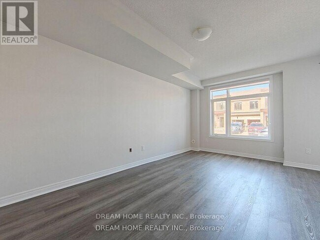 Photo du bâtiment - 64 Johann Dr