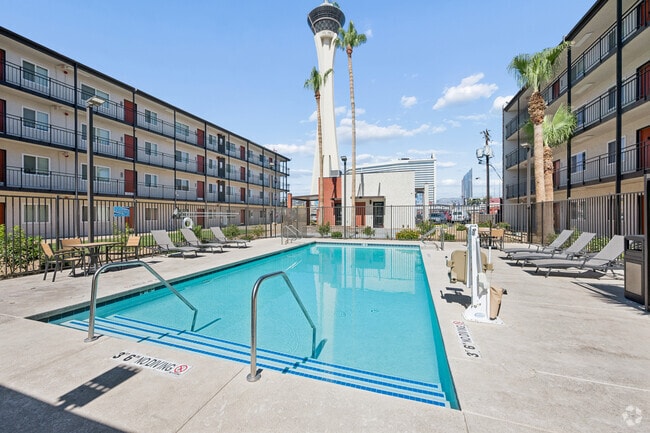 Building Photo - Courtyard 525 Apartments