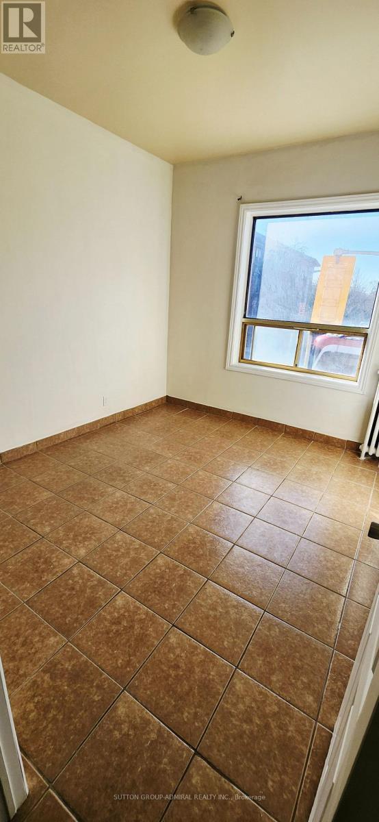 Photo du bâtiment - 1040a St Clair Ave W