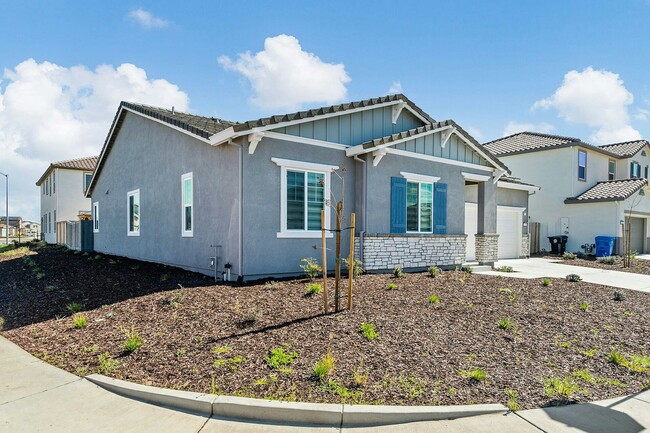 Building Photo - 2104 Day Lily Ave