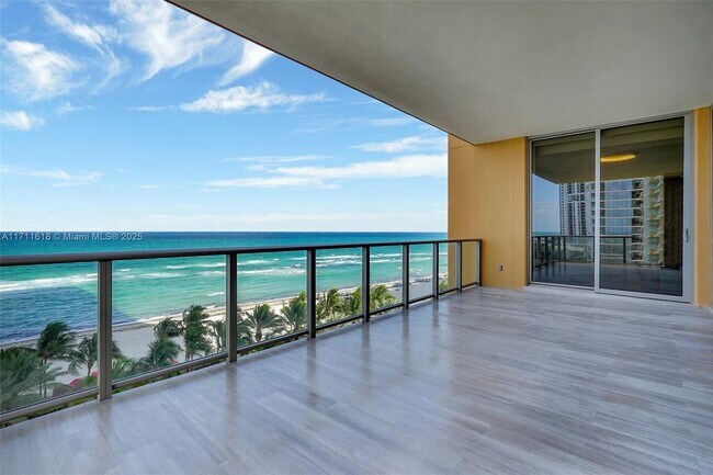 Foto del edificio - 17749 Collins Ave