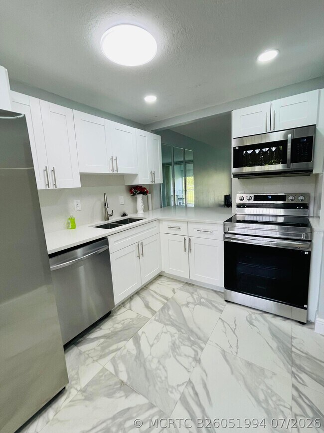 Foto del edificio - 5980 NW 64th Ave