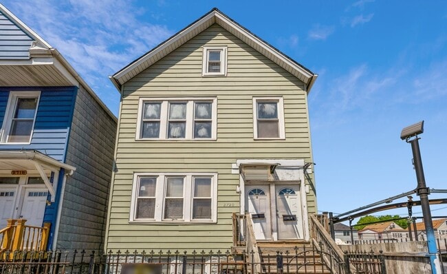 Front of building - 2720 N Western Ave