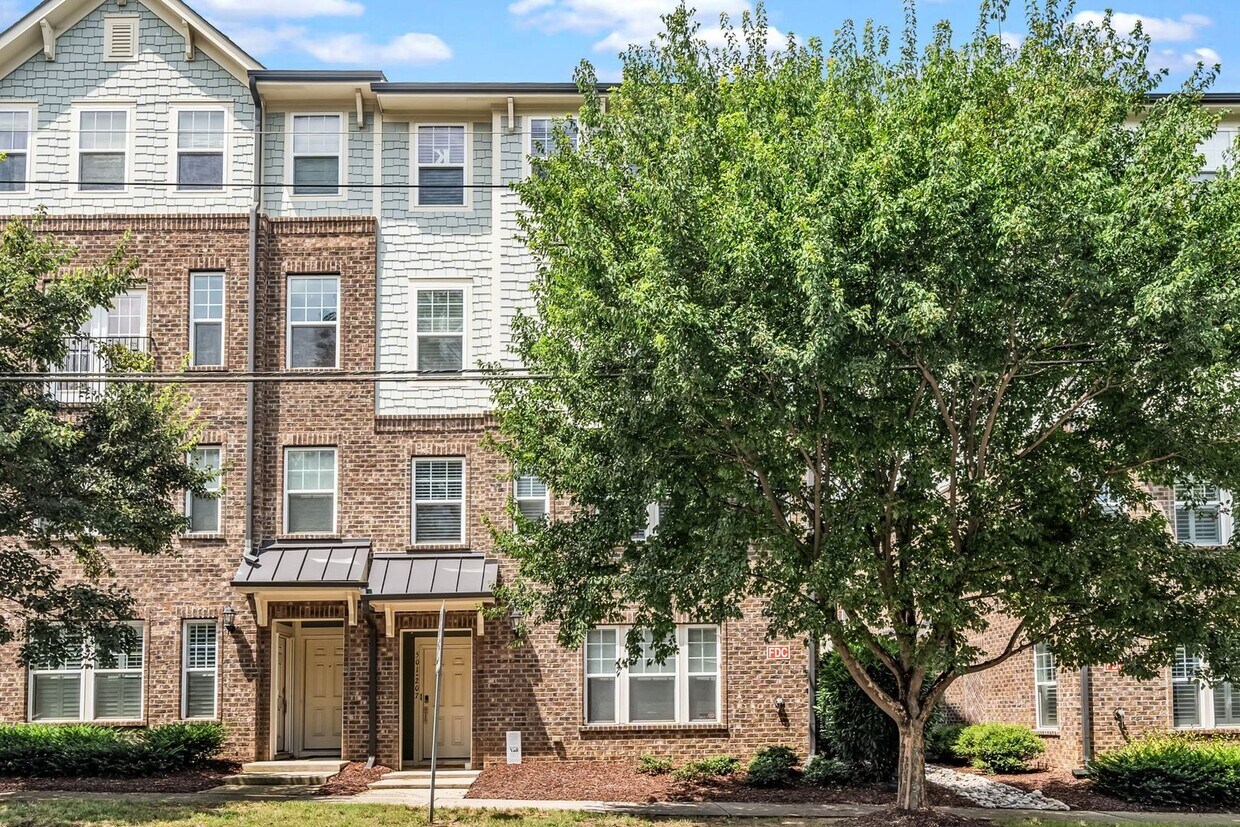 Foto principal - Move-in Ready Downtown Raleigh Condo - Walk to Seaboard Station!