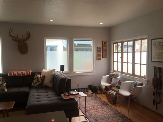 Building Photo - Cute Berkeley bungalow blocks from N. Berk...