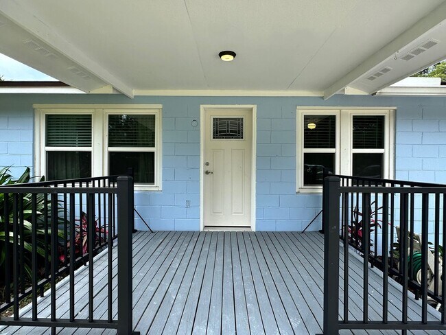 Building Photo - Beautiful Sunsets! Close to Historic District, Shopping & Beaches!