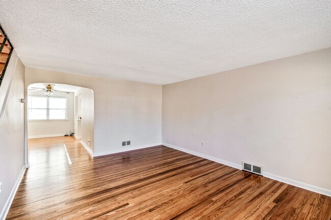 Building Photo - BIG THREE BEDROOM HOUSE FOR RENT ON 7TH ST...