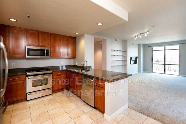Building Photo - 423 7th St