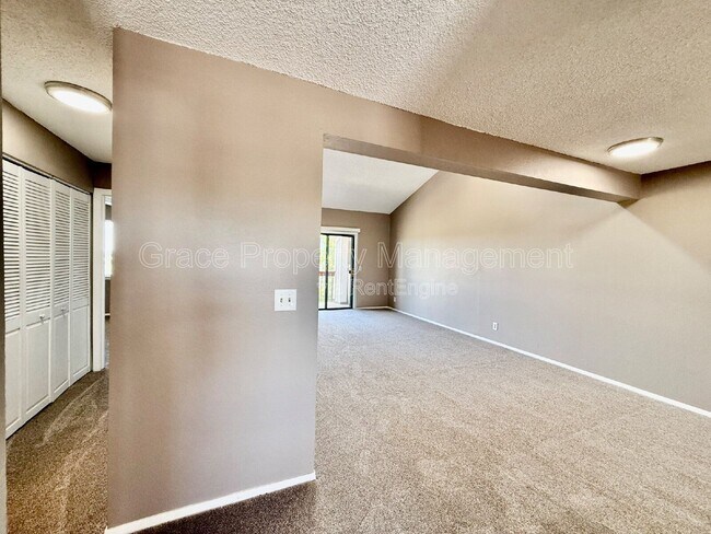 Foto del edificio - 8635 Clay St