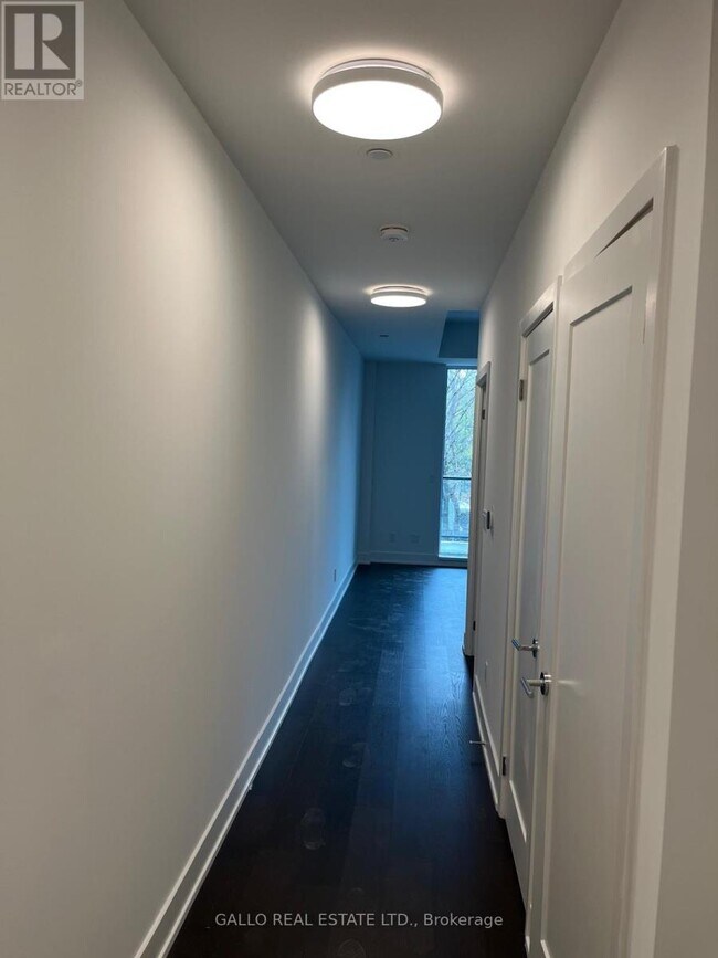 Photo du bâtiment - 8-308 Manor Rd W