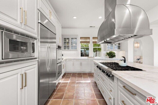 Building Photo - 7417 W Coastal View Dr