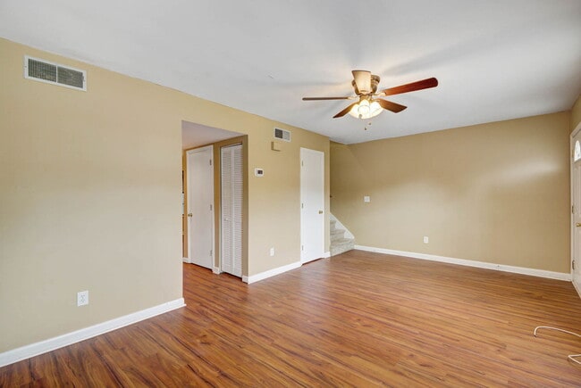 Building Photo - 2318 Applebee Way