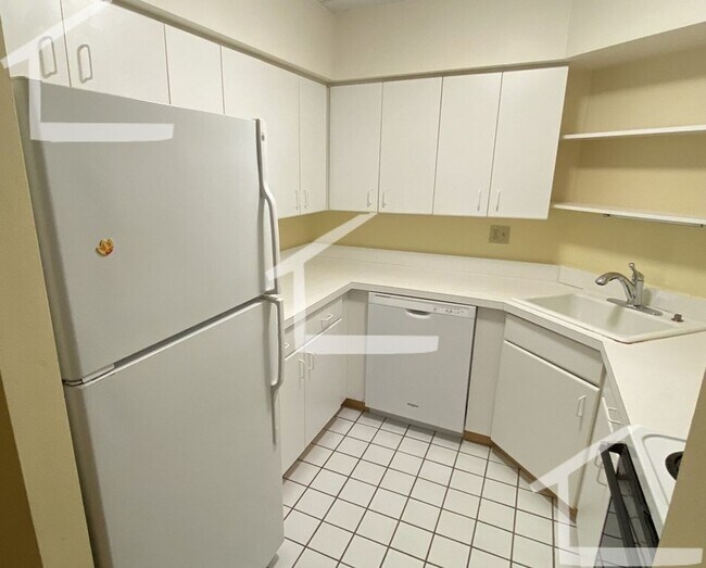 Building Photo - Unique Coolidge Corner Condo