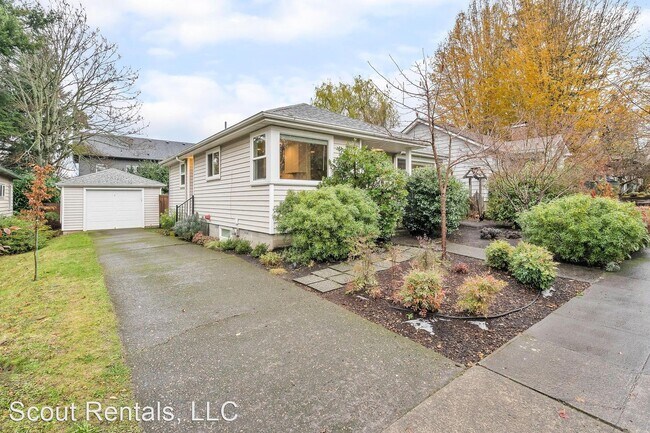 Building Photo - 3 br, 2 bath House - 3739 SE Liebe St