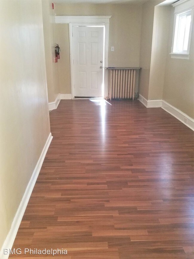 Foto del edificio - 133 Roosevelt Blvd