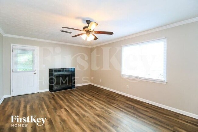 Foto del edificio - 4344 Bridle Path Ct