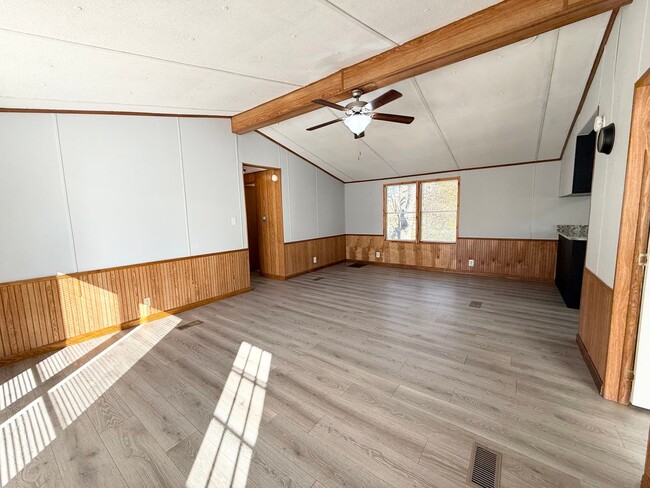 Building Photo - 914 Davenport Rd