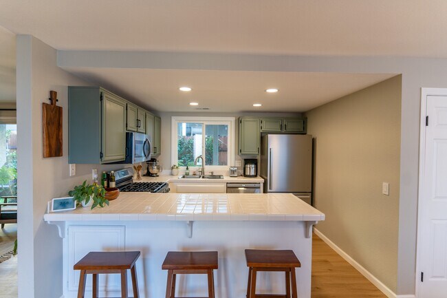 Building Photo - 1304 Palomar Pl