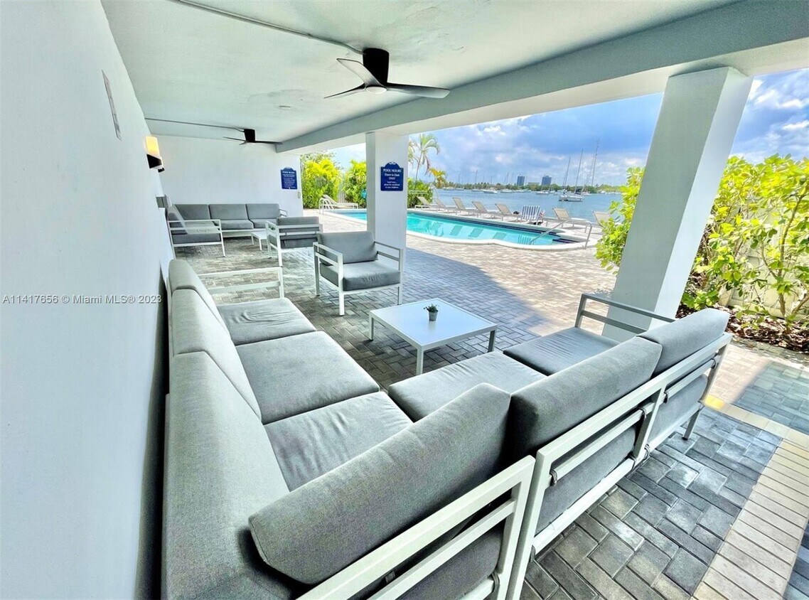 Foto del edificio - 7928 West Dr