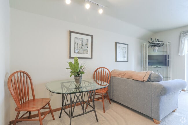 Studio, 1 BA - Dining Area - ASHFORD APARTMENTS