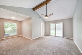 Building Photo - 8402 Pine Shores Dr
