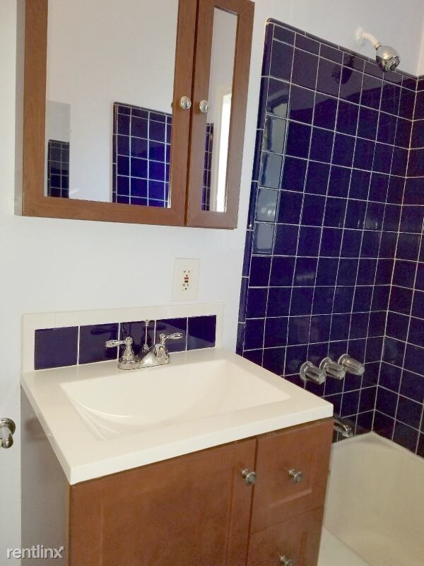Foto del edificio - 2 br, 1 bath Apartment - 3351 Caroline Ave