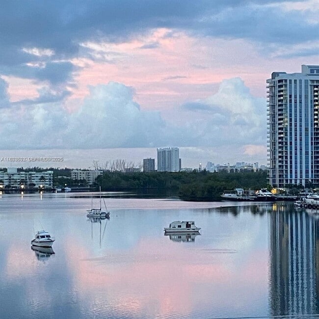 Building Photo - 2903 Point E Dr