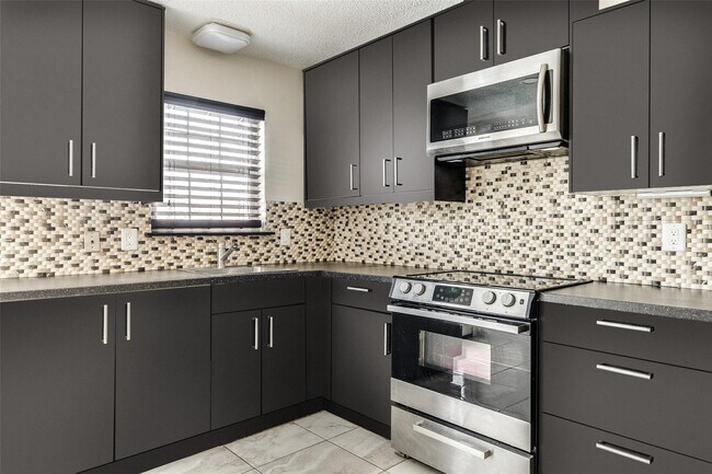 Building Photo - 5086 Matilda St