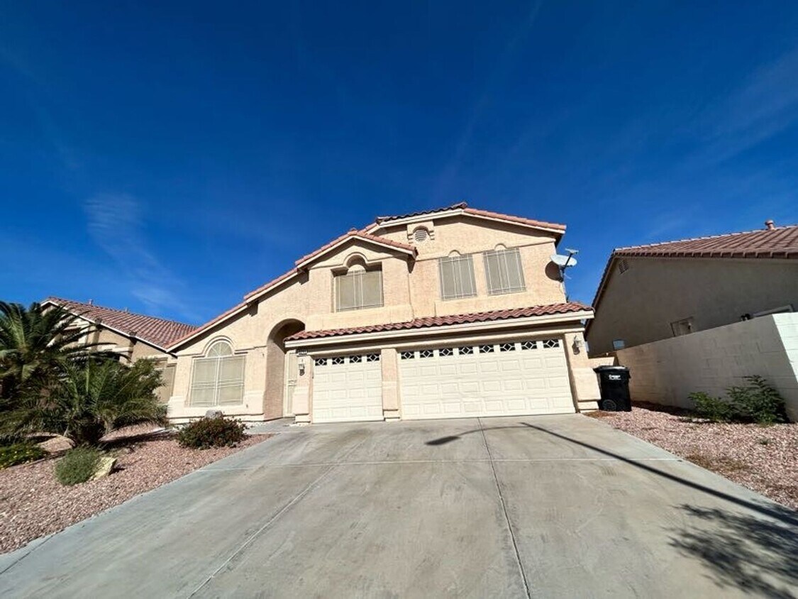 4 BED, 3 BATH, 2 STORY HOME WITH A POOL!!! House Rental in Las Vegas