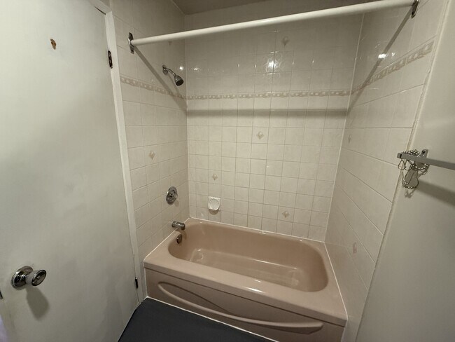 Photo du bâtiment - 1500 Dogwood St