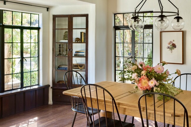 Dining - 5921 Canyon Cove