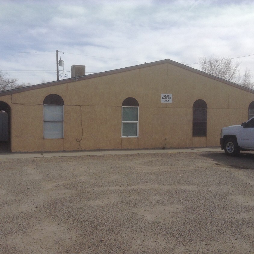 Primary Photo - 214 N Court Ave