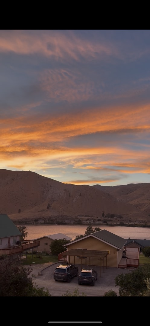 Building Photo - Luxurious Fully Furnished 3-Bedroom, 4-Bat...