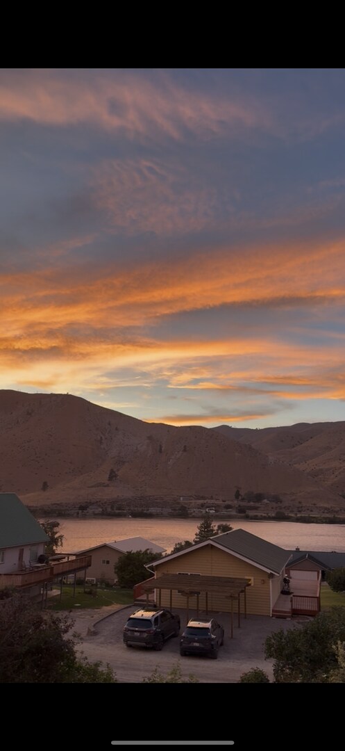 Foto del edificio - Luxurious Fully Furnished 3-Bedroom, 4-Bat...