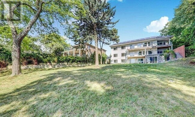 Building Photo - 9 Redland Crescent E