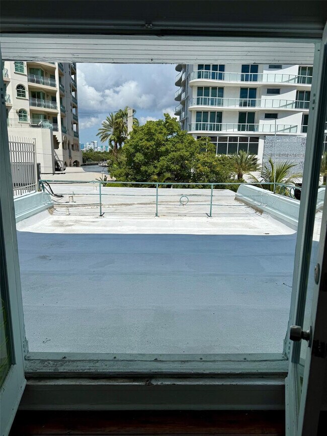 Foto del edificio - 3000 Granada St