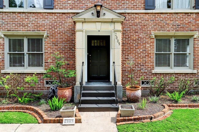 Building Photo - 2009 South Blvd