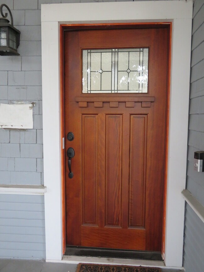 Foto del edificio - 1678 W Jefferson Blvd