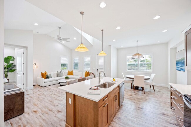 Building Photo - 7018 Saona CT