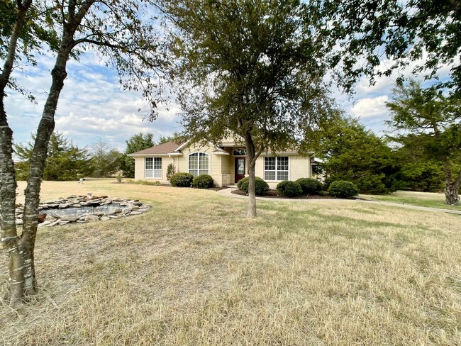 Foto del edificio - Large 4/2 Ranch-Style Home in Manor TX