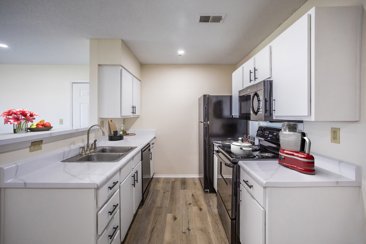Primary Photo - Gramercy East Apartments